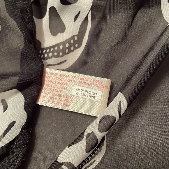 Last Kiss Skull Blouse - Size XS - Picture 7 of 8